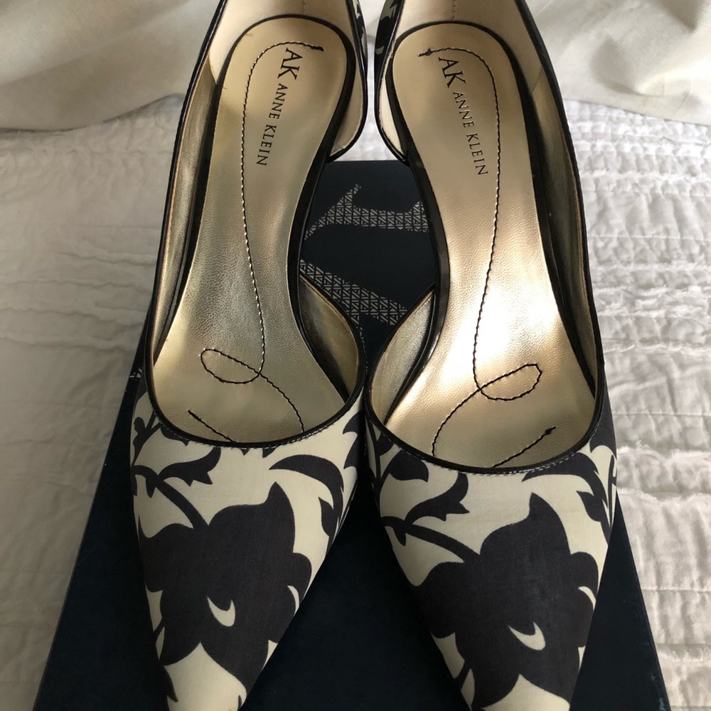 Anne Klein Catherine Heels - Size 7.5